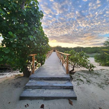 Surf Deck Hotel Thulusdhoo Buitenkant foto