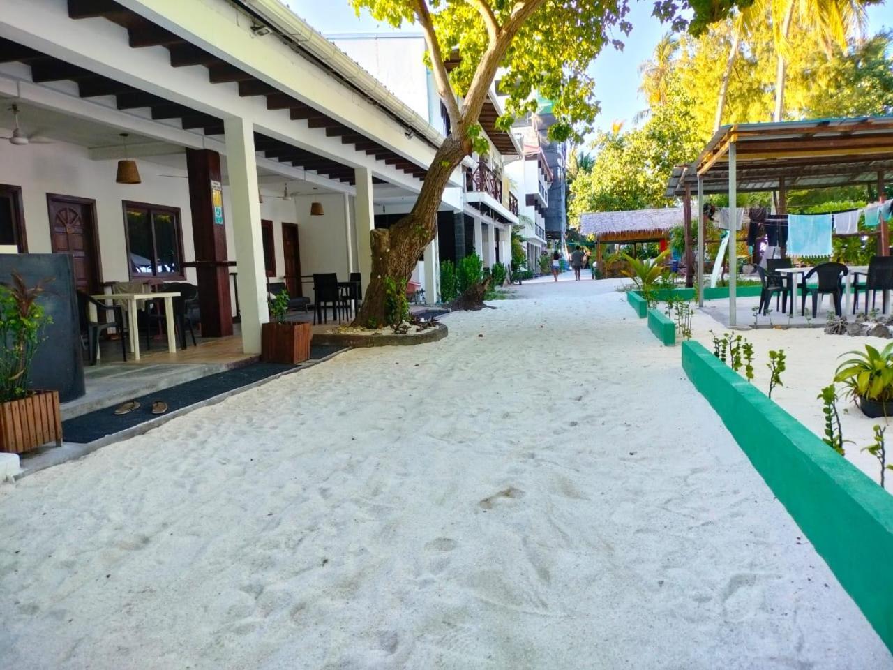 Surf Deck Hotel Thulusdhoo Buitenkant foto