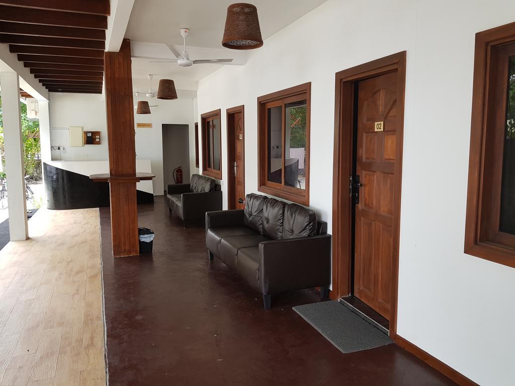 Surf Deck Hotel Thulusdhoo Buitenkant foto