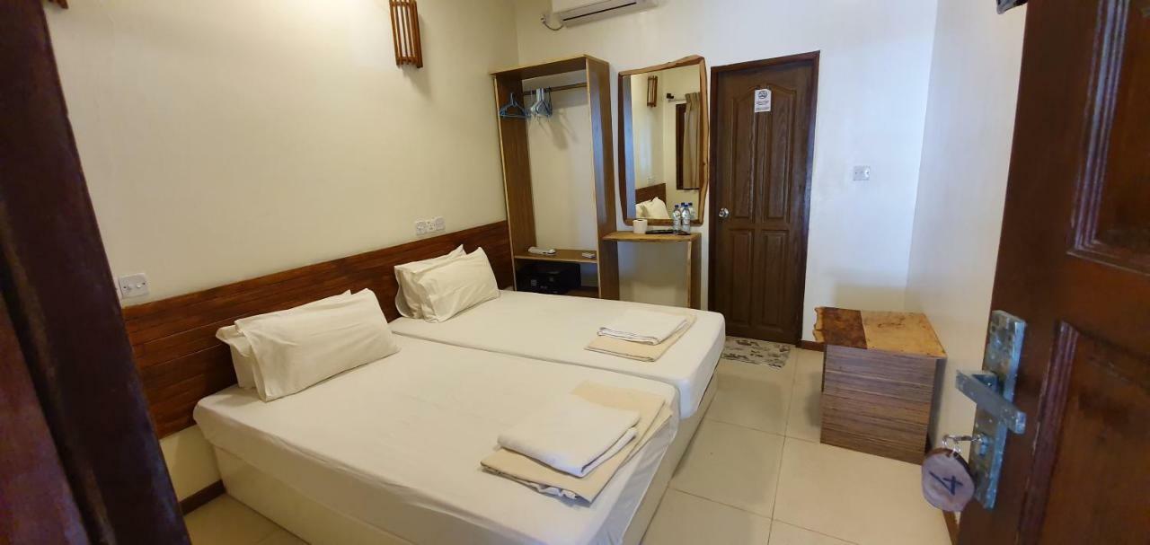 Surf Deck Hotel Thulusdhoo Buitenkant foto