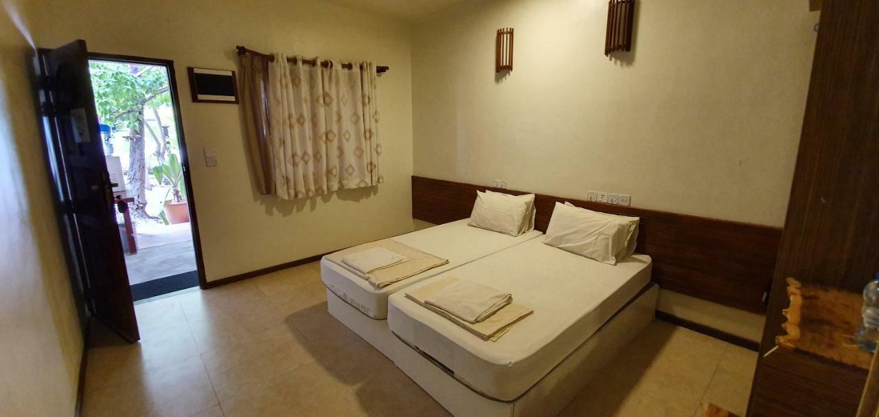 Surf Deck Hotel Thulusdhoo Buitenkant foto