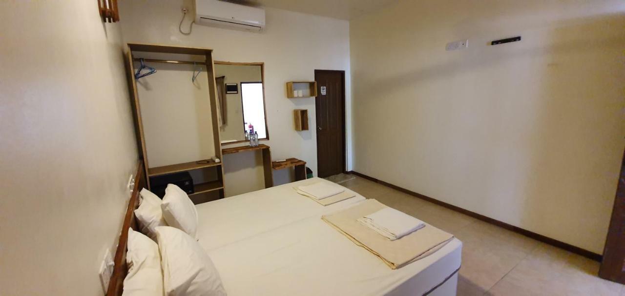 Surf Deck Hotel Thulusdhoo Buitenkant foto