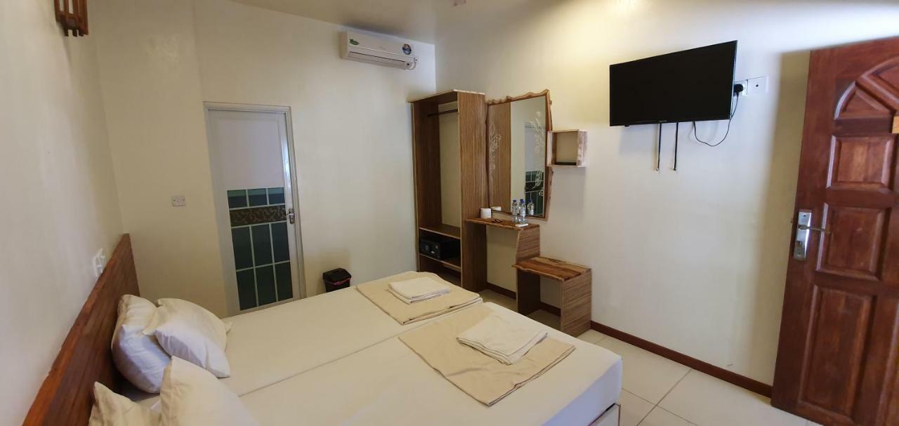 Surf Deck Hotel Thulusdhoo Buitenkant foto