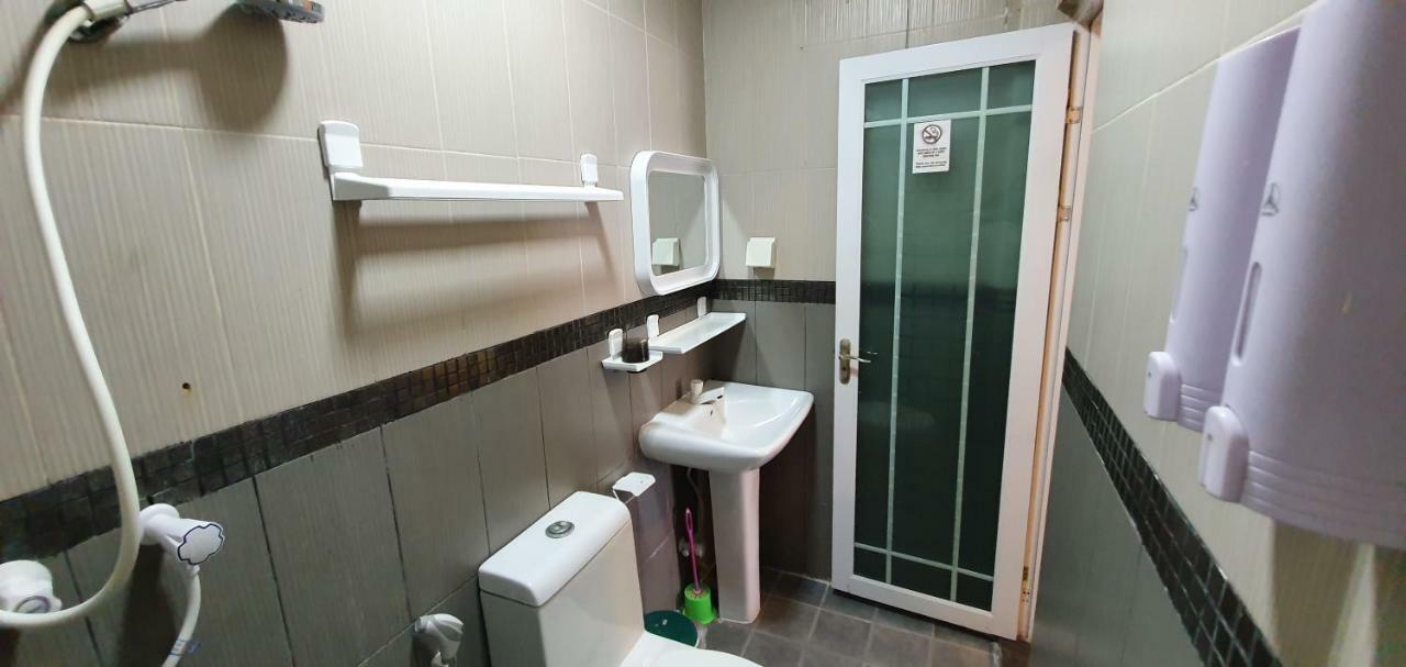 Surf Deck Hotel Thulusdhoo Buitenkant foto