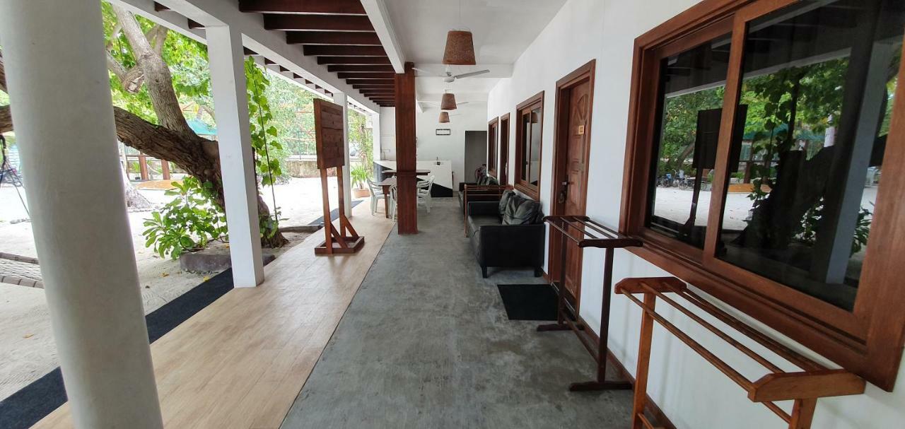 Surf Deck Hotel Thulusdhoo Buitenkant foto