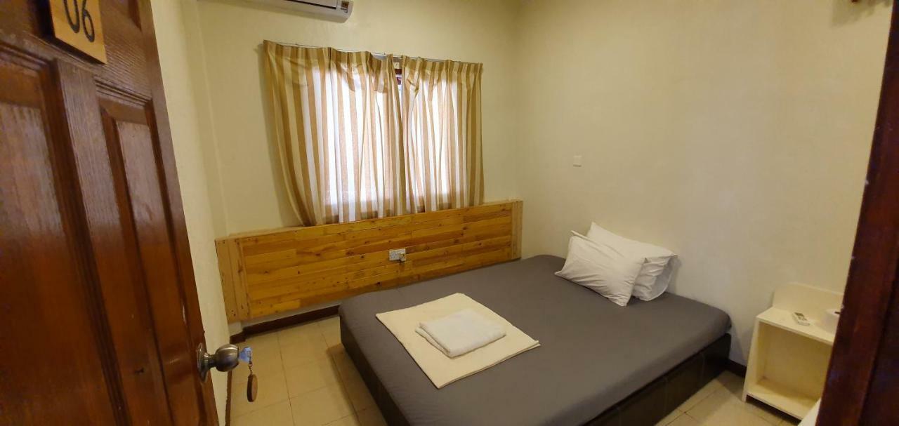 Surf Deck Hotel Thulusdhoo Buitenkant foto