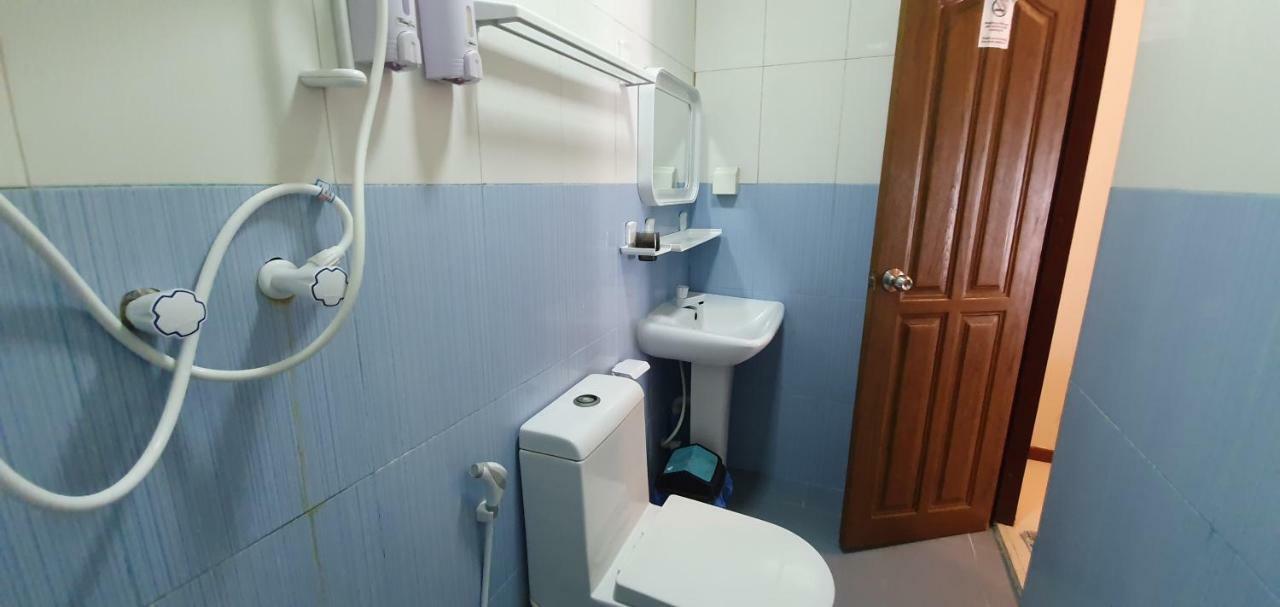 Surf Deck Hotel Thulusdhoo Buitenkant foto