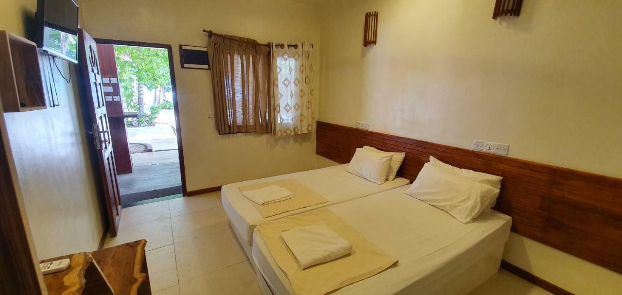 Surf Deck Hotel Thulusdhoo Buitenkant foto