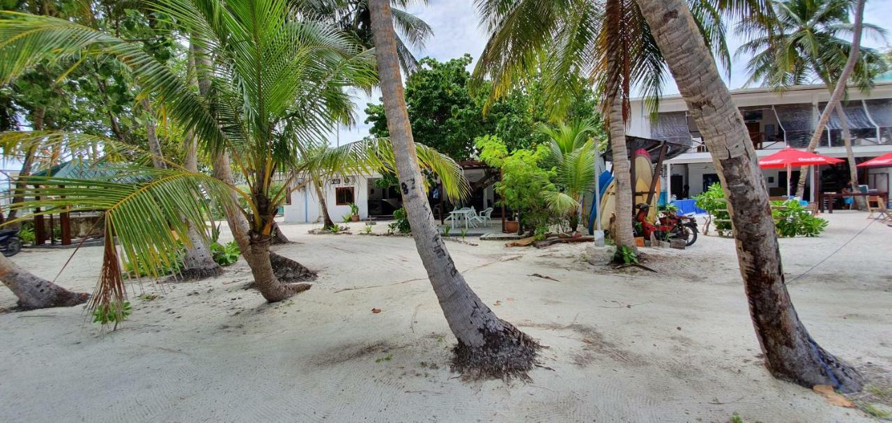 Surf Deck Hotel Thulusdhoo Buitenkant foto