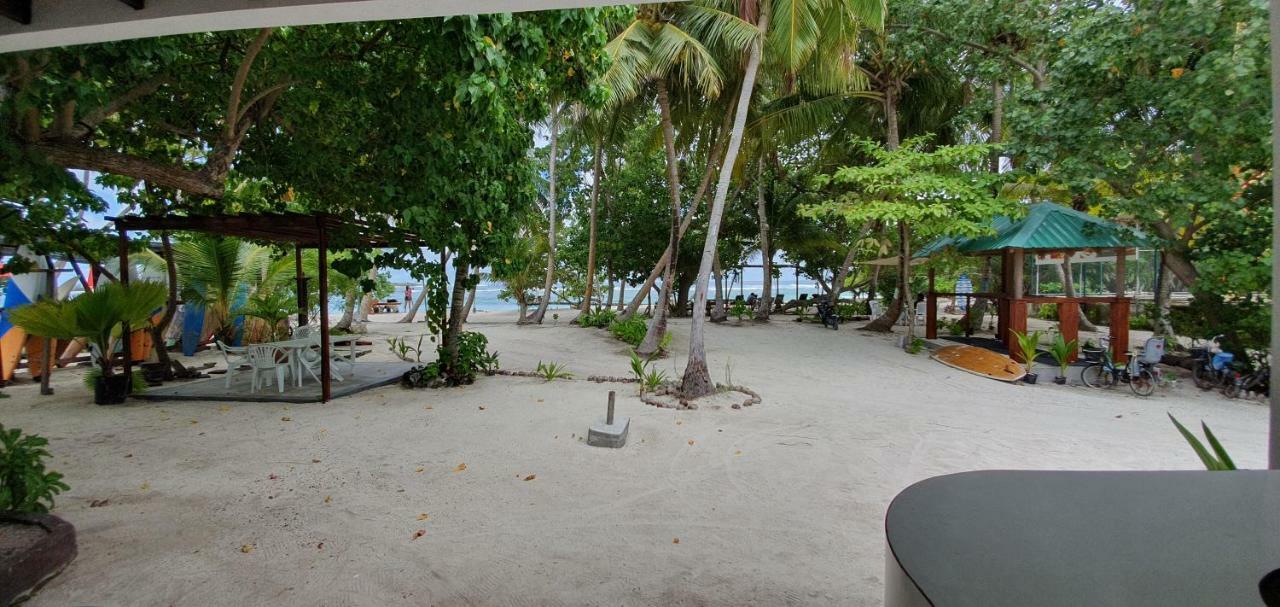 Surf Deck Hotel Thulusdhoo Buitenkant foto